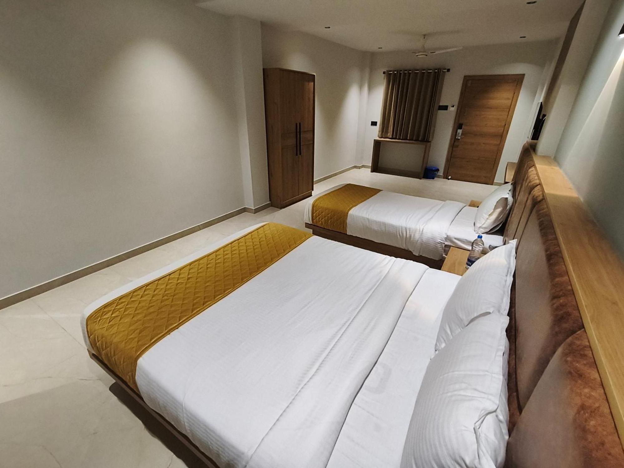 Hotel Beverly Plaza Kozhikode Exterior photo