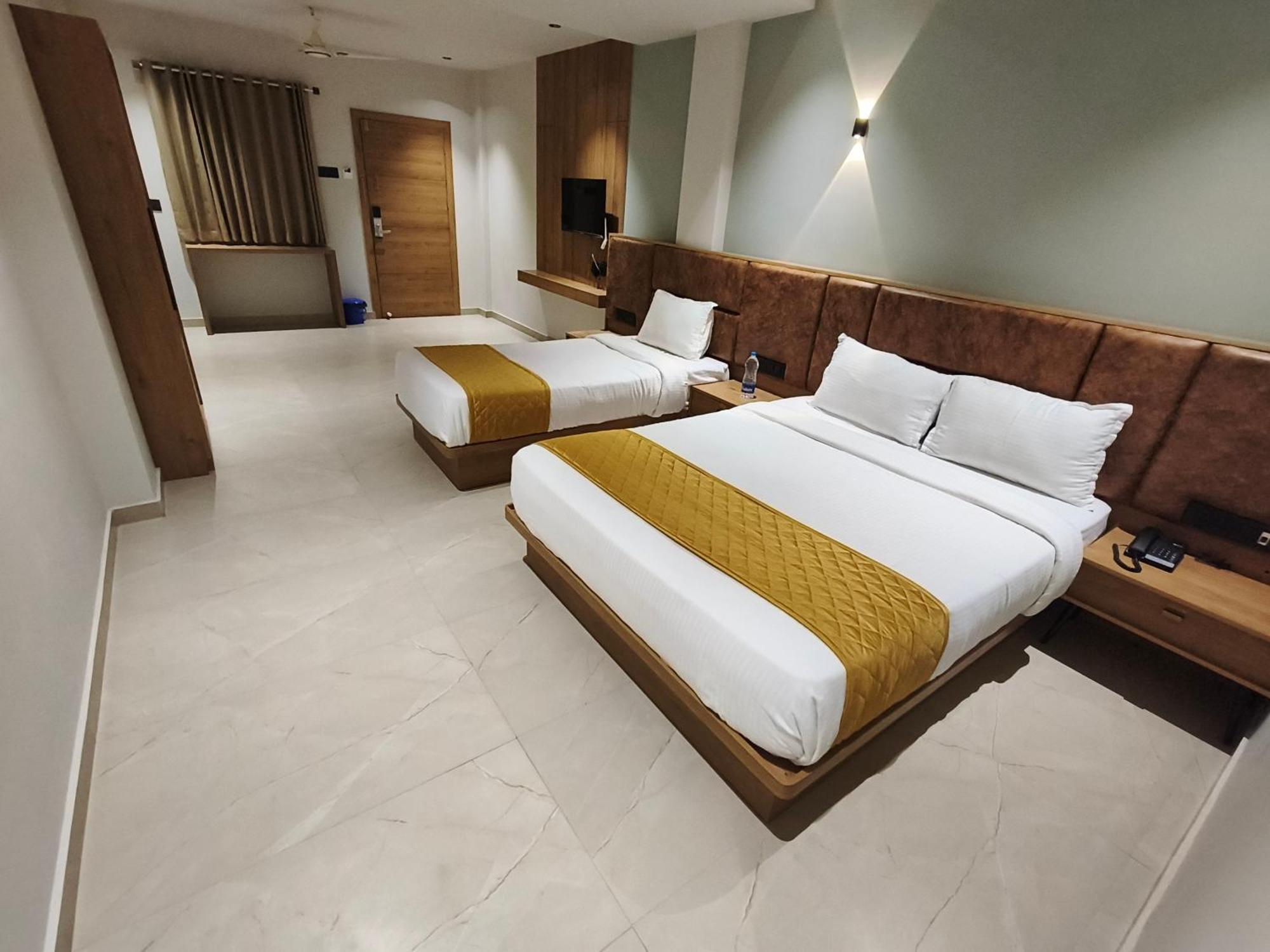 Hotel Beverly Plaza Kozhikode Exterior photo