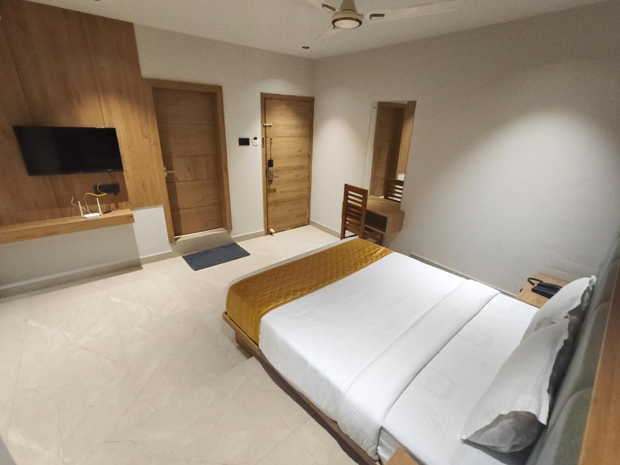 Hotel Beverly Plaza Kozhikode Exterior photo